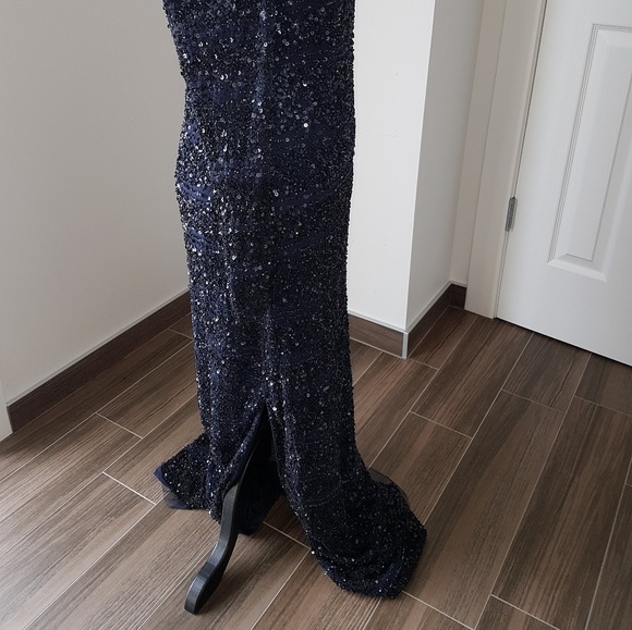 Beaded Cold shoulder dress - Picture 5 of 5